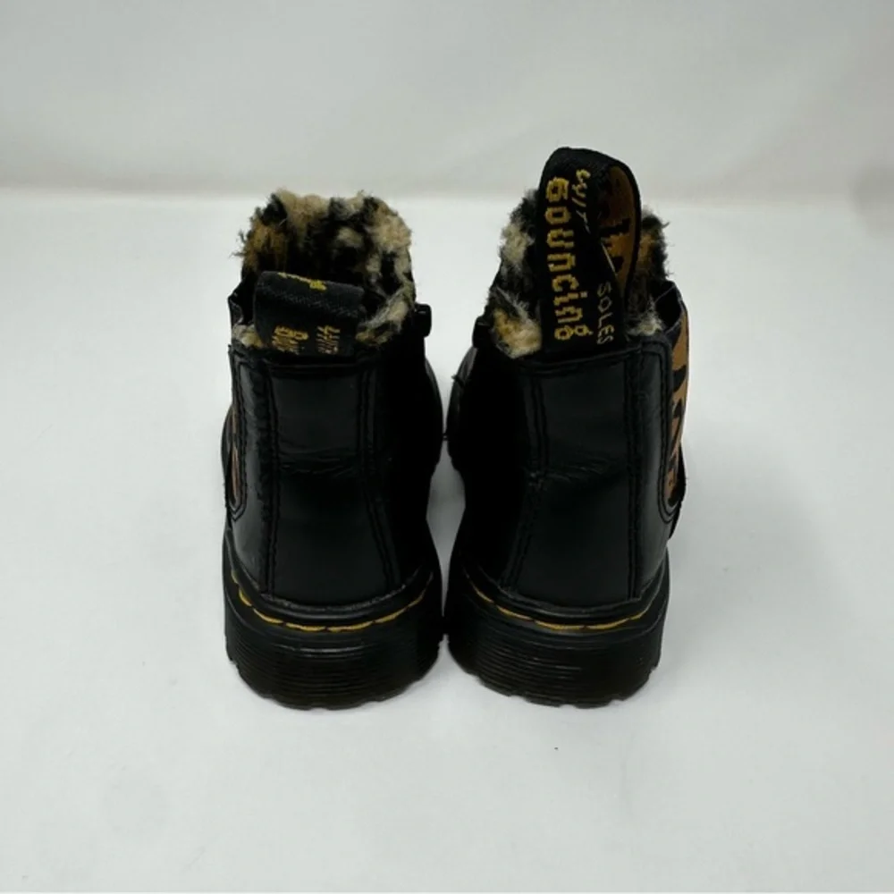 Dr. Martens Chelsea Boots Girls 7 Black Leopard Faux Fur Lined‎ Leonore